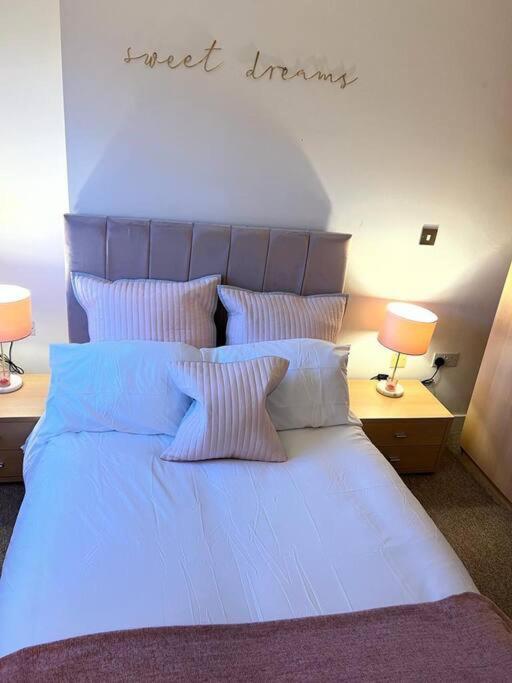 Leeds Clarence Dock 2 Bedroom Apt Exterior photo