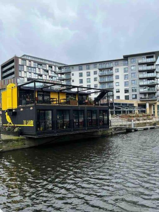 Leeds Clarence Dock 2 Bedroom Apt Exterior photo