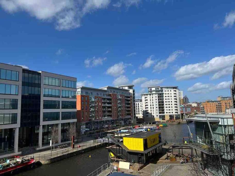 Leeds Clarence Dock 2 Bedroom Apt Exterior photo